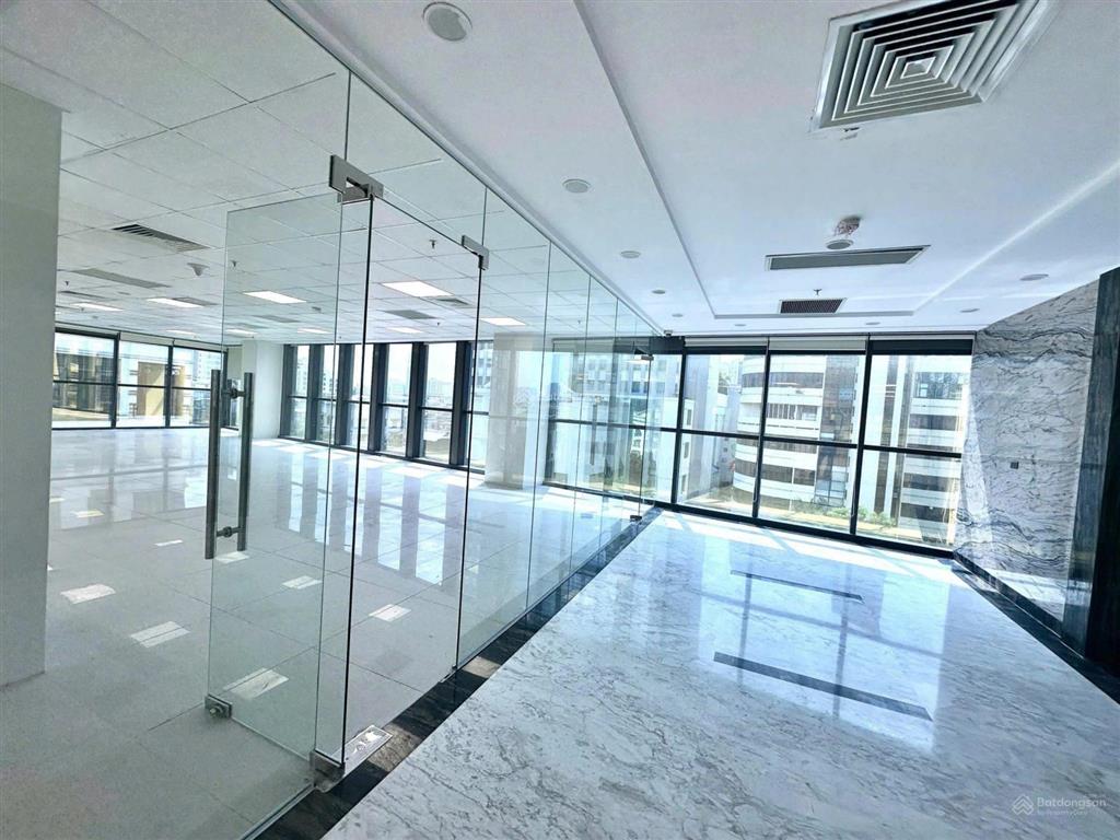 Cho thuê nhà mặt phố láng hạ 380m2 x 20t mặt tiền 30m, 5 thang máy, 2 hầm, pccc đầy đủ, full kính