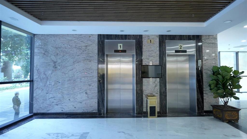 Cho thuê nhà mặt phố láng hạ 380m2 x 20t mặt tiền 30m, 5 thang máy, 2 hầm, pccc đầy đủ, full kính
