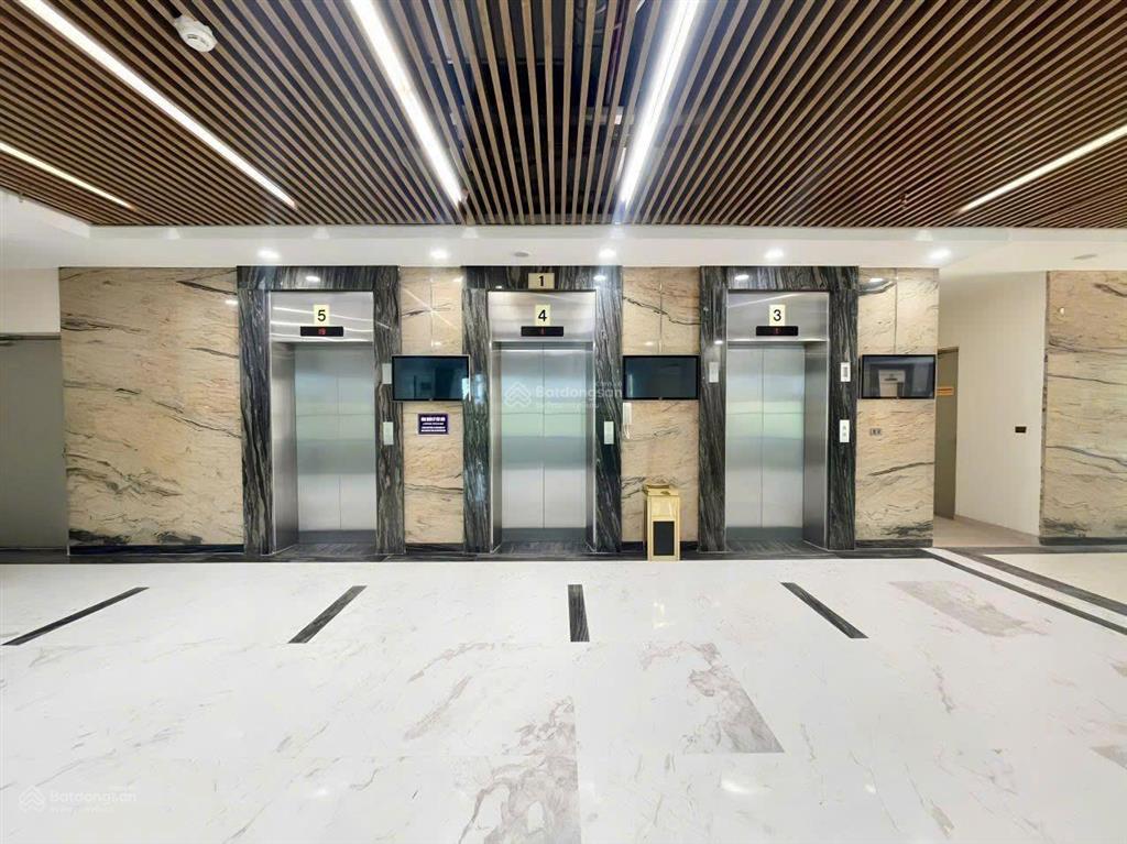 Cho thuê nhà mặt phố láng hạ 380m2 x 20t mặt tiền 30m, 5 thang máy, 2 hầm, pccc đầy đủ, full kính