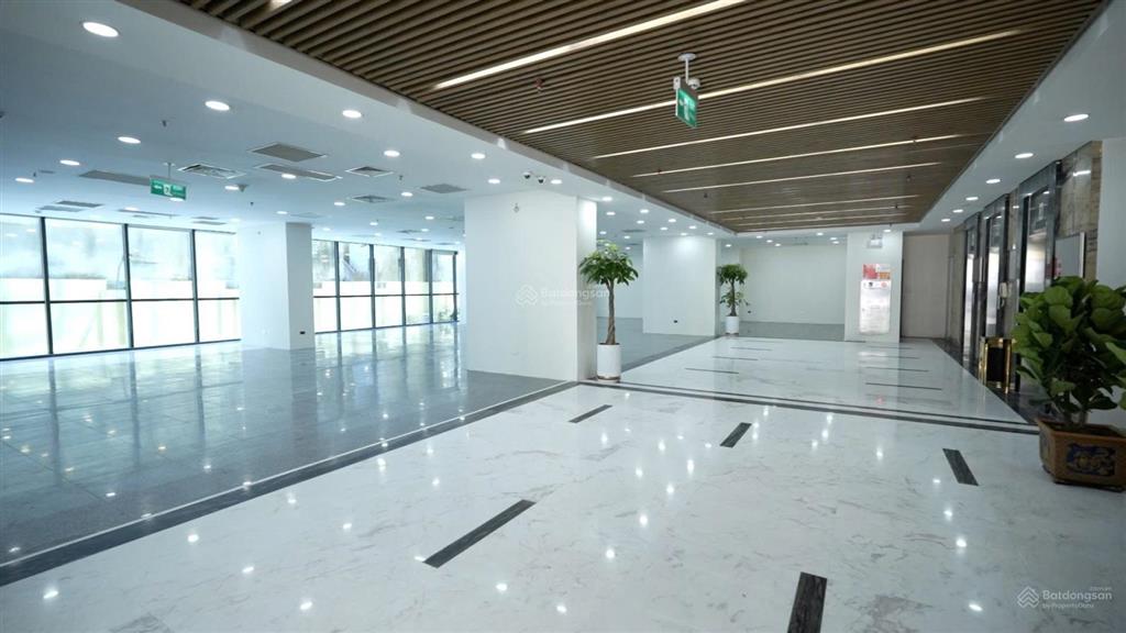 Cho thuê nhà mặt phố láng hạ 380m2 x 20t mặt tiền 30m, 5 thang máy, 2 hầm, pccc đầy đủ, full kính