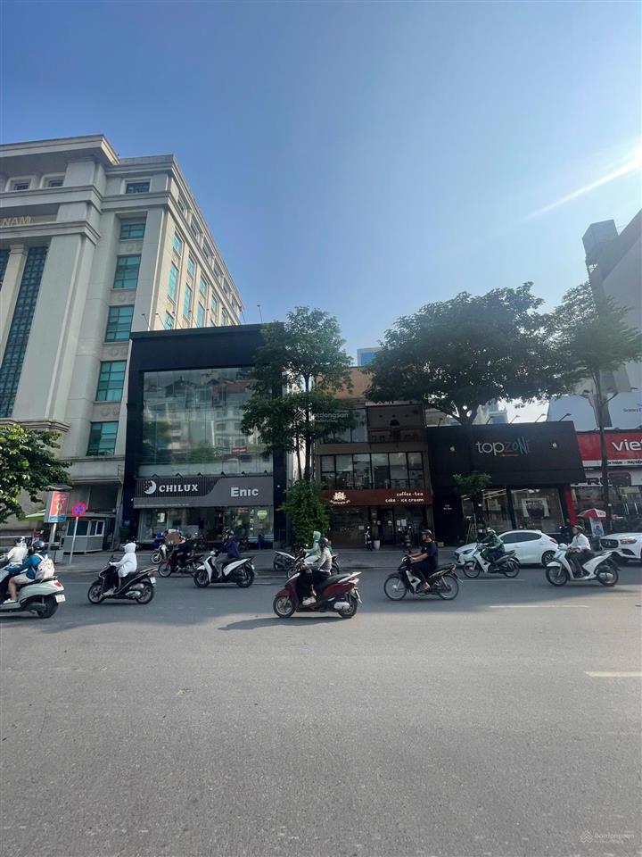 Cho thuê nhà mặt phố phạm văn đồng mặt tiền 12m diện tích 200m2 x 3 tầng, khu đông đúc tấp nập