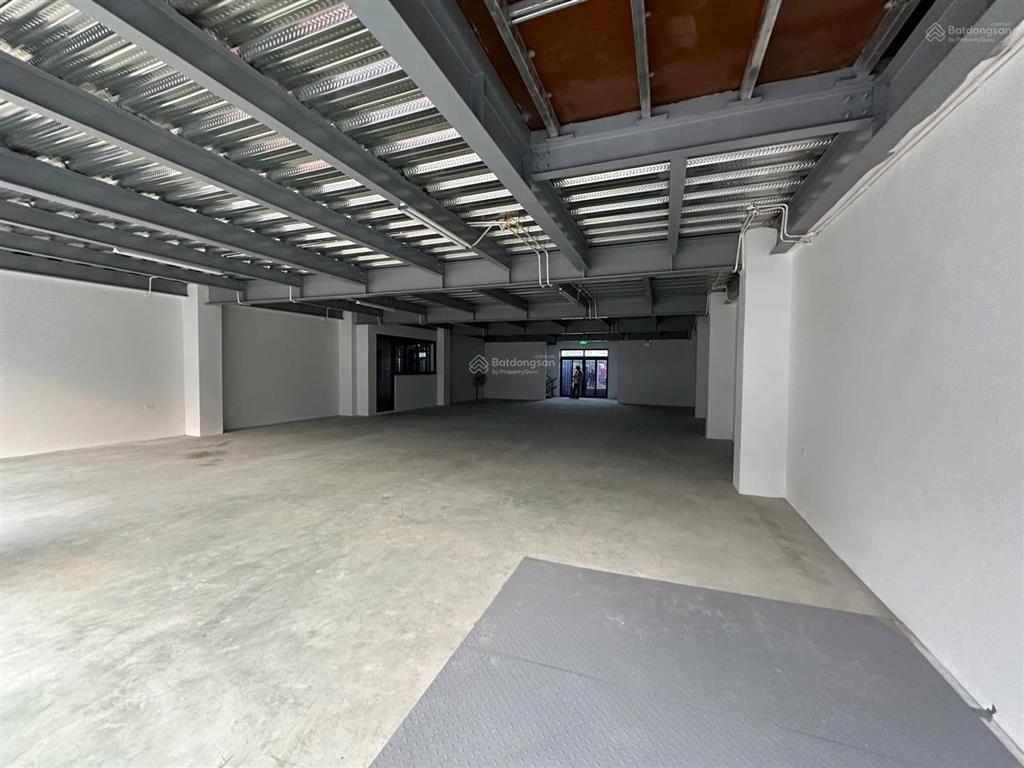 Cho thuê nhà mặt phố phạm văn đồng mặt tiền 12m diện tích 200m2 x 3 tầng, khu đông đúc tấp nập