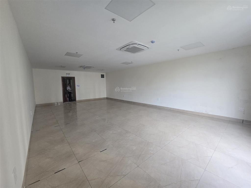 Cho thuê nhà mặt phố trần xuân soạn dt 500m2 mặt tiền 10m kinh doanh mọi mô hình được cải tao