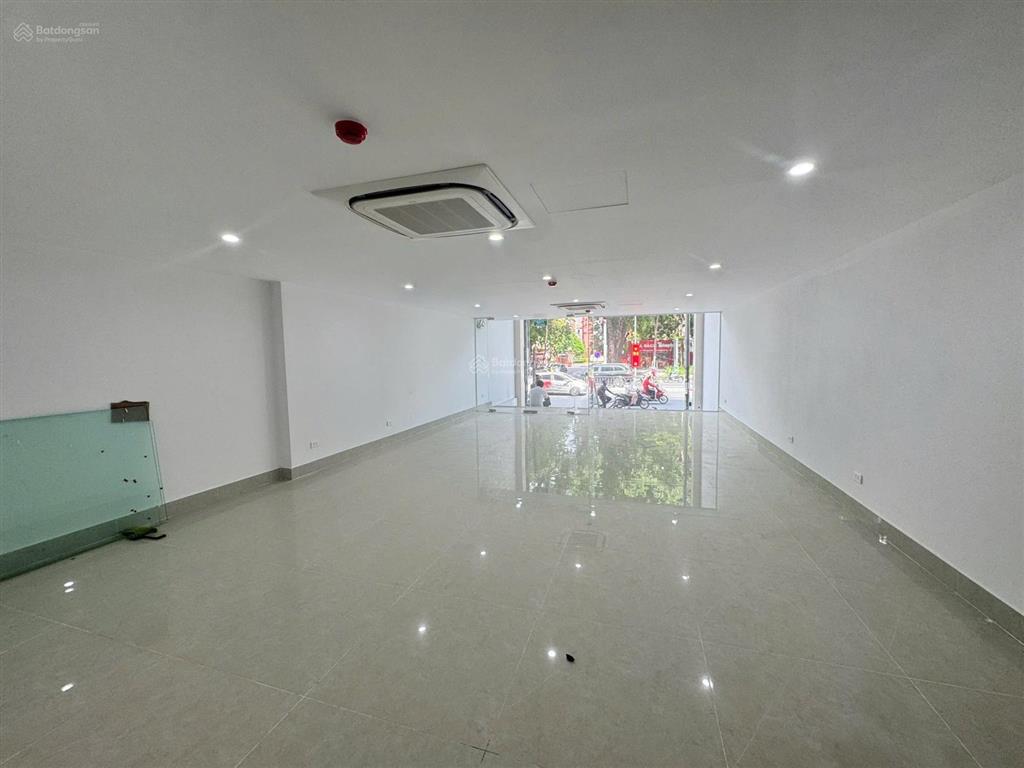 Cho thuê nhà mặt phố tôn đức thắng diện tích 150m x 4 tầng mặt tiền 6m thông sàn, pccc thang máy