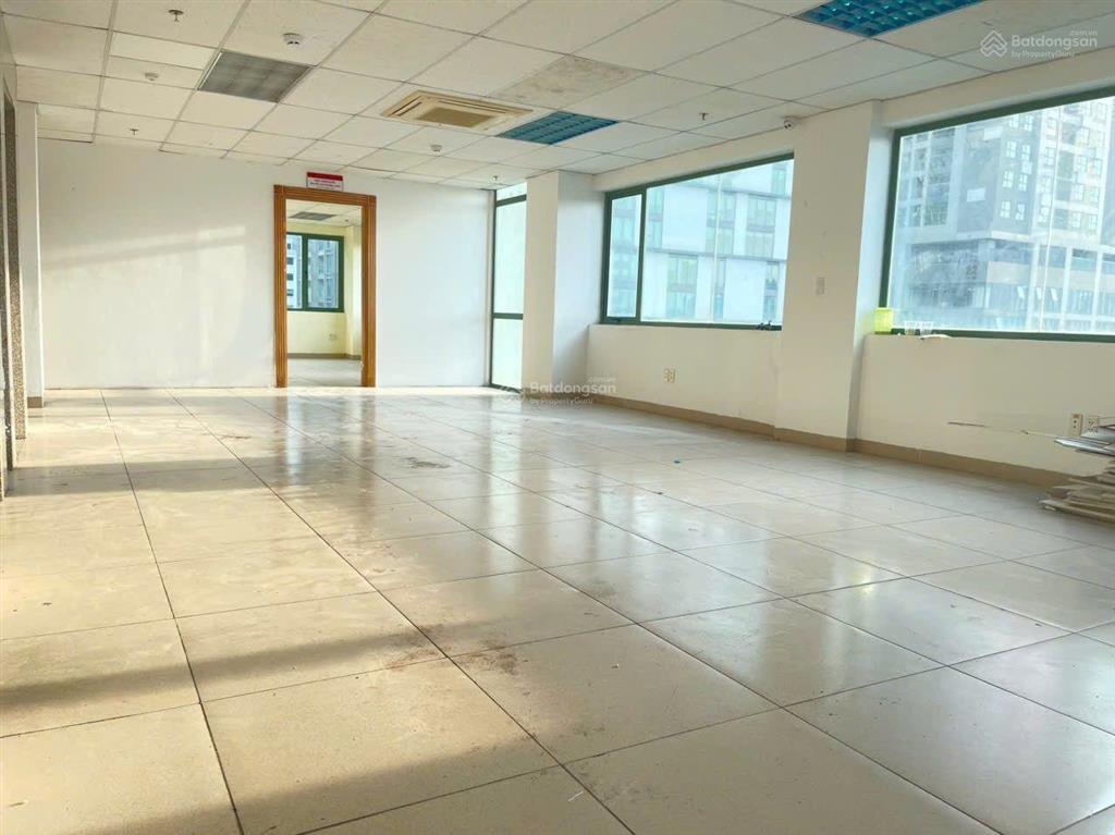 Cho thuê nhà mặt phố vũ phạm hàm, 120m2 x 5 tầng. mt 6,5m. khu dân trí cao. phù hợp spa, pk