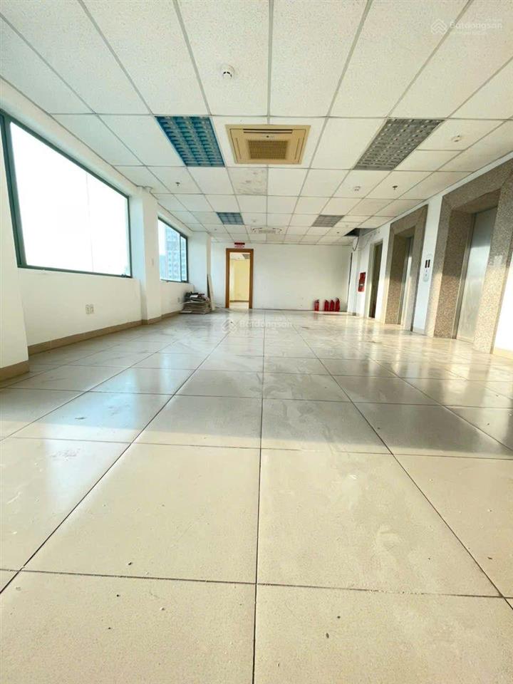 Cho thuê nhà mặt phố vũ phạm hàm, 120m2 x 5 tầng. mt 6,5m. khu dân trí cao. phù hợp spa, pk