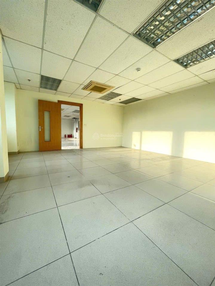 Cho thuê nhà mặt phố vũ phạm hàm, 120m2 x 5 tầng. mt 6,5m. khu dân trí cao. phù hợp spa, pk