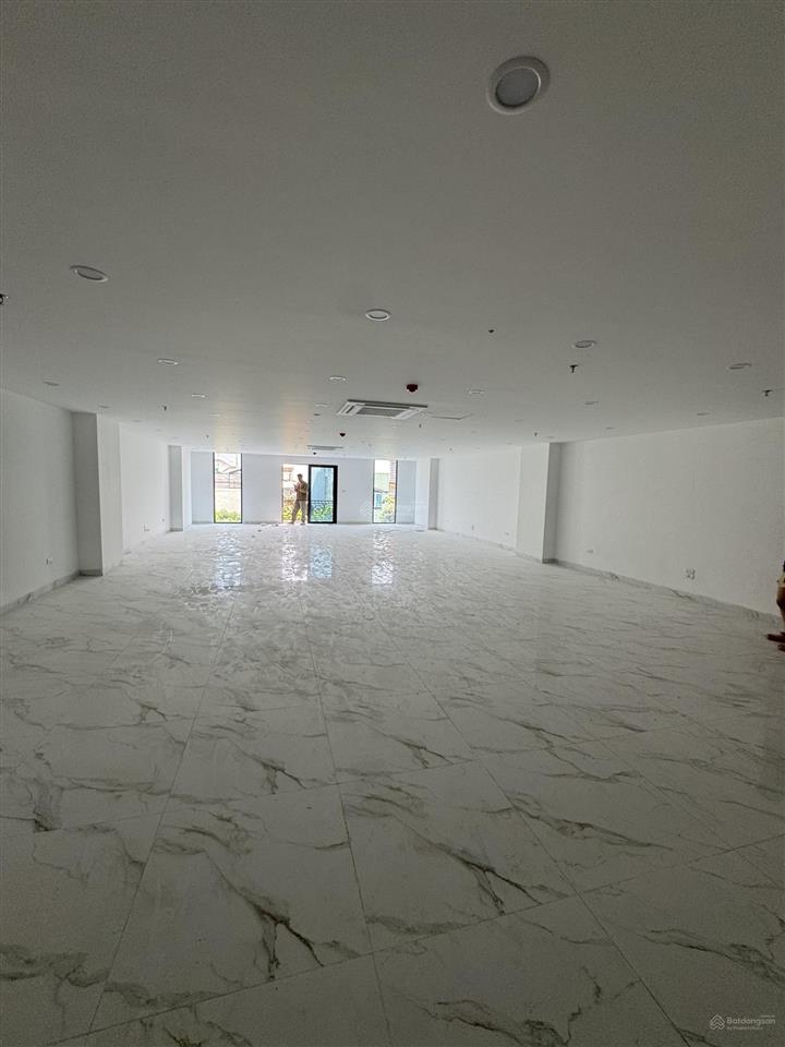 Cho thuê nhà mặt phố lê thanh nghị mặt tiền 14m diện tích 200m x 3 tầng, thuê thẳng nhận nhà ngay