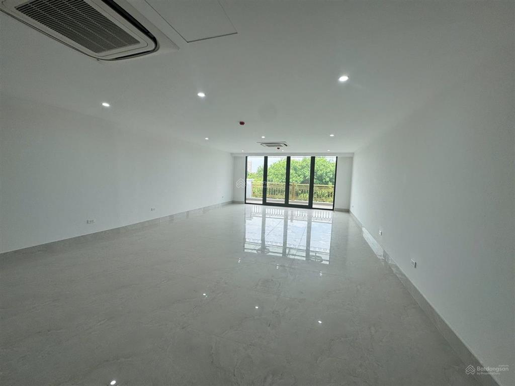 Cho thuê nhà mặt phố nguyễn hy quang mặt tiền lô góc 10m diện tích 60m x 4 tầng cf thời trang tóc