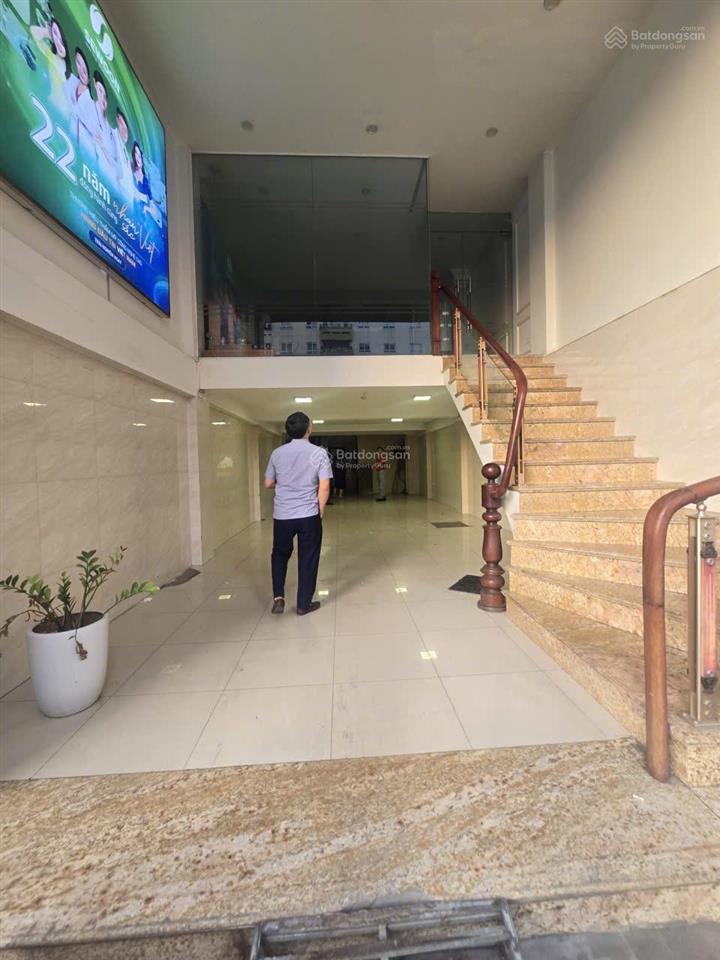 Cho thuê nhà mặt phố kim mã diện tích 90m2 x 6 tầng có hầm mặt tiền 8m thông sàn thang máy nhà đẹp