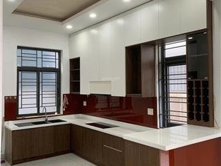 Hiếm! căn góc sân vườn 8x20 lakeview city, giá 30 tr/th, 4pn, 5wc, nhà hoàn thiện.