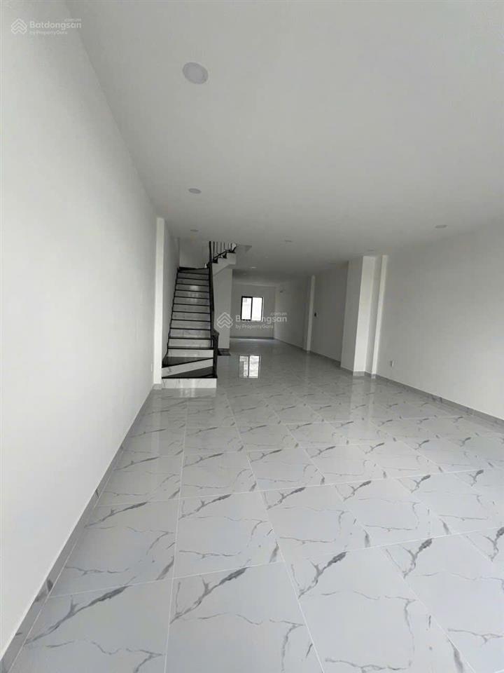 Shophouse song hành, 1 trệt 4 lầu, có thang máy, mới hoàn thiện, giá 45tr/th