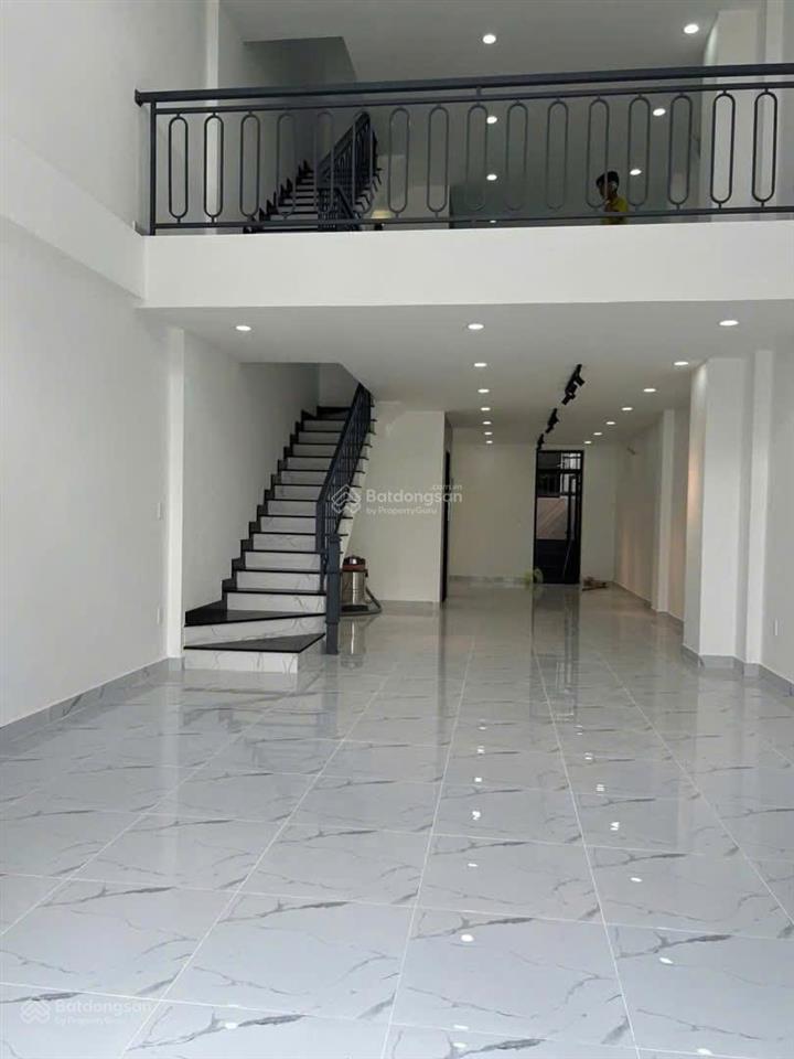 Shophouse song hành, 1 trệt 4 lầu, có thang máy, mới hoàn thiện, giá 45tr/th