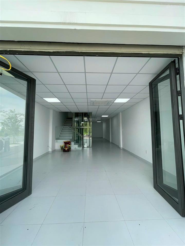 Shophouse song hành, 1 trệt 4 lầu, có thang máy, mới hoàn thiện, giá 45tr/th