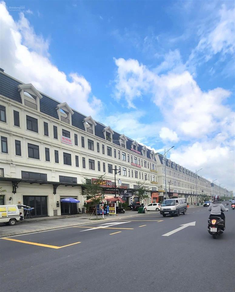 Shophouse song hành, 1 trệt 4 lầu, có thang máy, mới hoàn thiện, giá 45tr/th