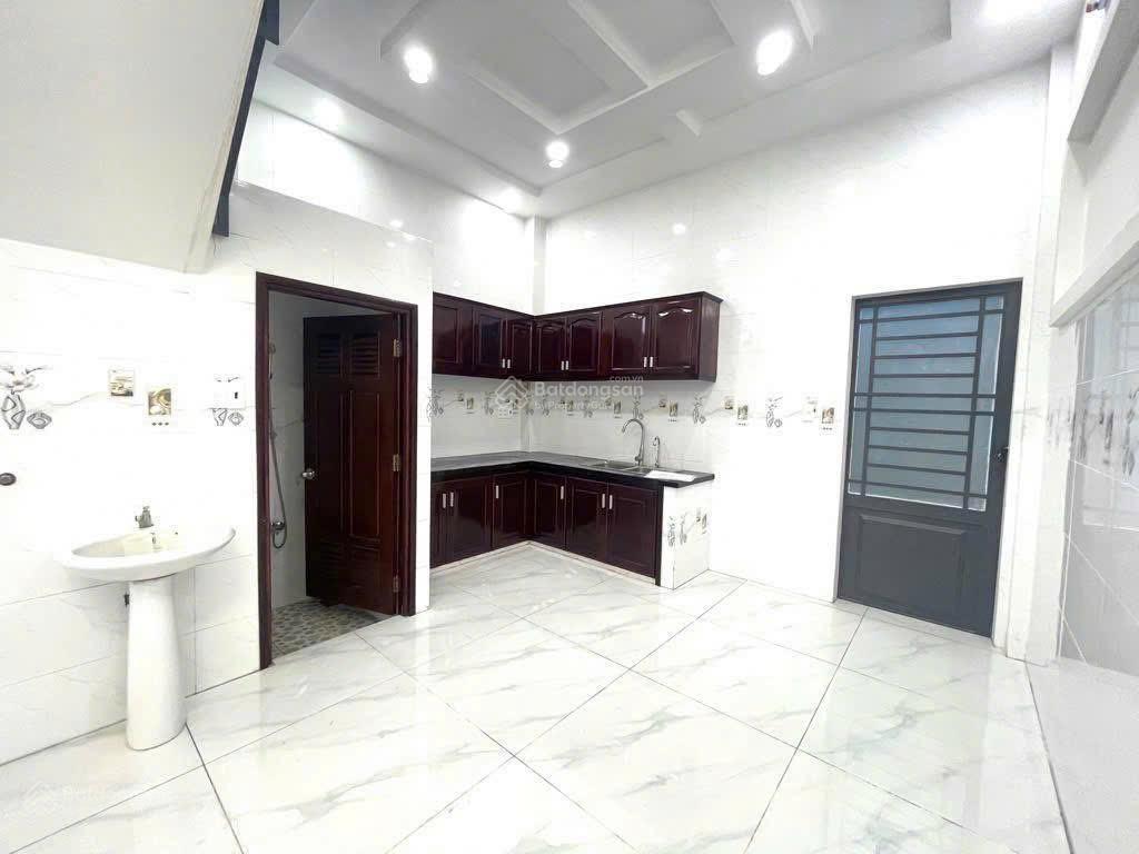 Cô nhàn đang định cư nước ngoài, bán căn nhà đang cho thuê đ đỗ nhuận, tân phú, dt 41,8m2, sổ hồng