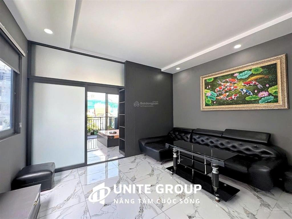 1pn ban công kế bên cầu tân thuận quận 7 2p sang quận 4. gần bigc, ufm, kcx