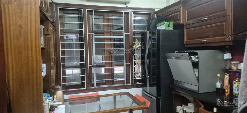 Cho thuê nhà nguyên căn mặt đường 5 tầng phố phan huy chú