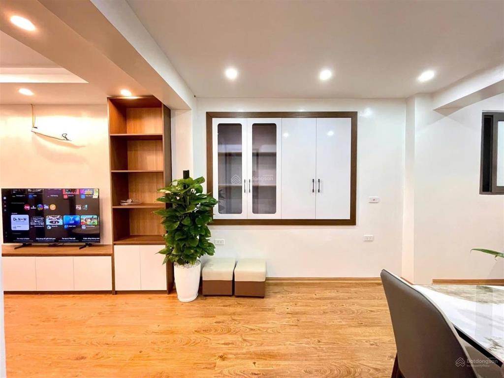 Bán nr 180m2, 18,3 tỷ tại dịch vọng, cầu giấy, hà nội, đẹp, nhiều tiện ích