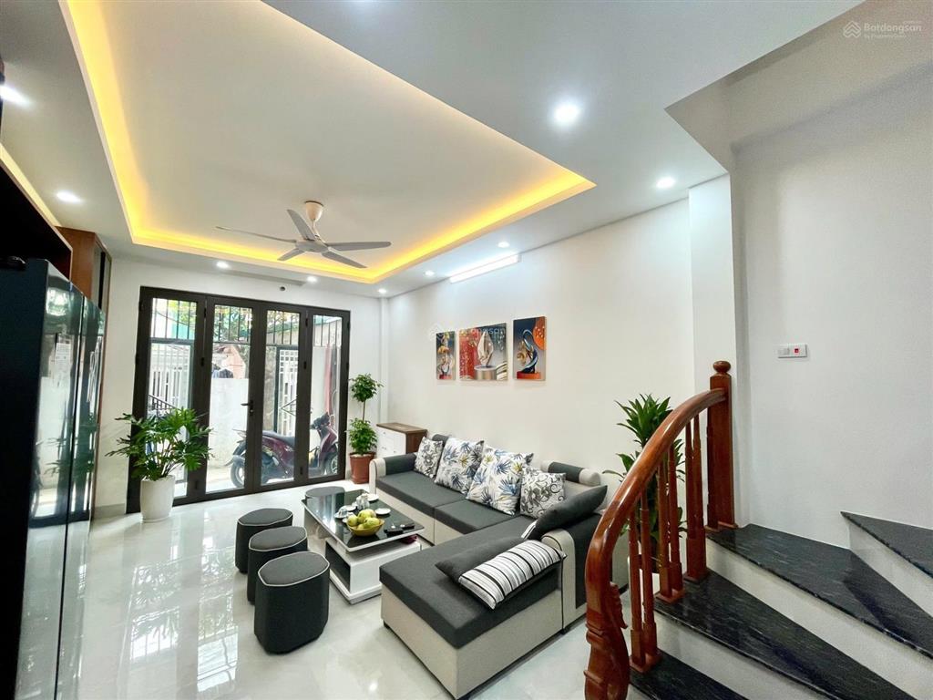 Nhà đẹp 5 tầng lô góc 4 mặt thoáng, tặng full nội thất