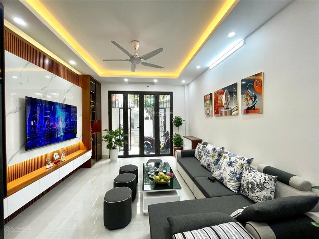 Nhà đẹp 5 tầng lô góc 4 mặt thoáng, tặng full nội thất