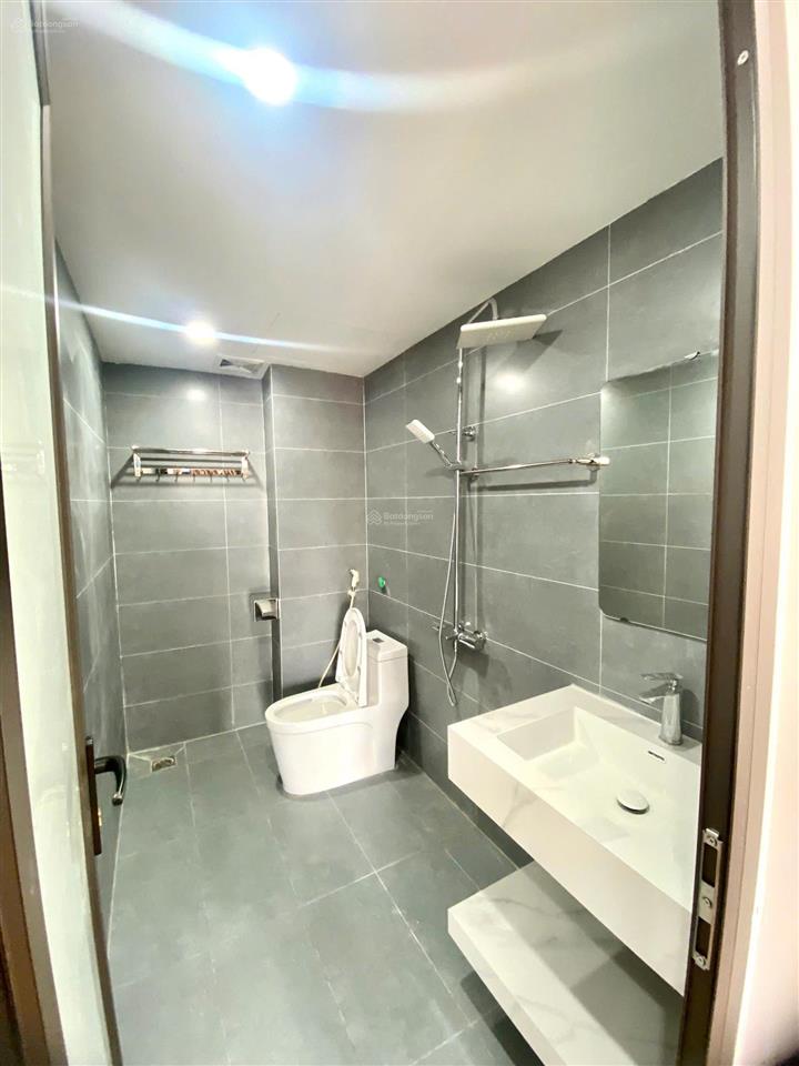 Nhà đẹp 5 tầng lô góc 4 mặt thoáng, tặng full nội thất