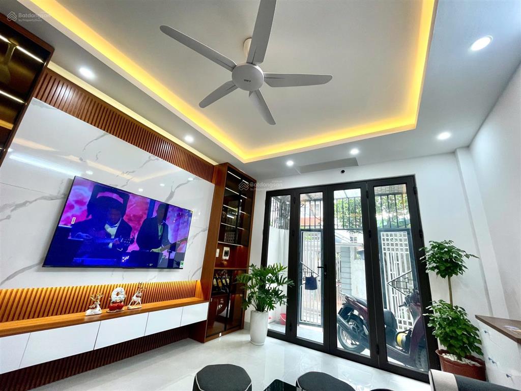 Nhà đẹp 5 tầng lô góc 4 mặt thoáng, tặng full nội thất