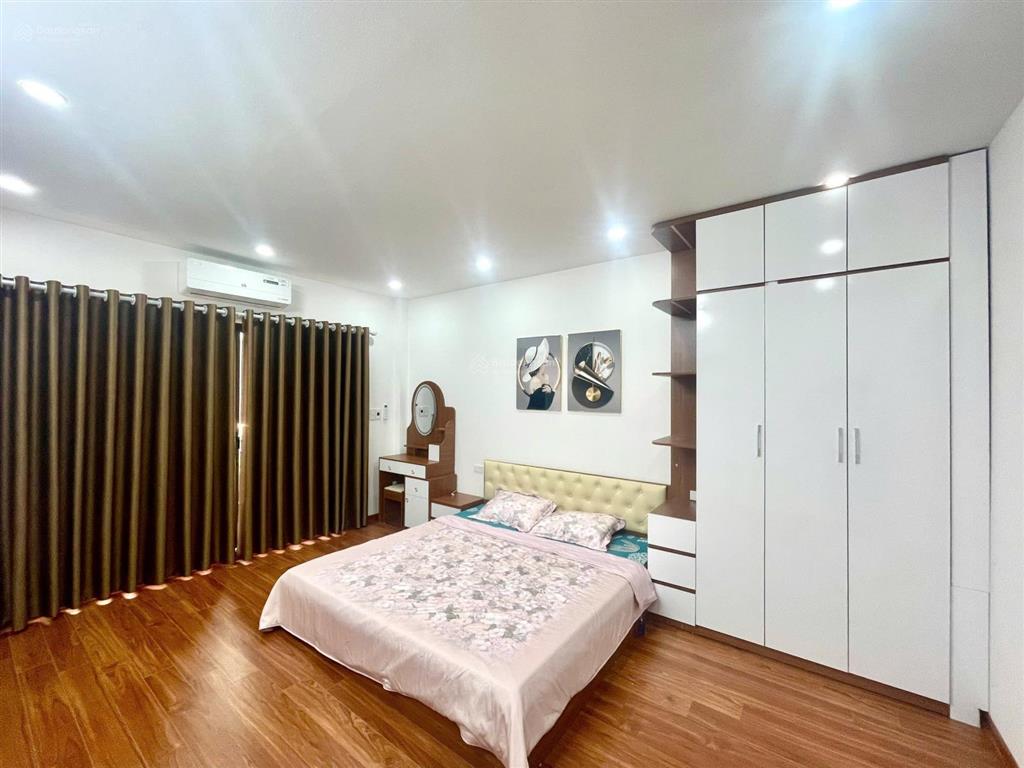 Nhà đẹp 5 tầng lô góc 4 mặt thoáng, tặng full nội thất