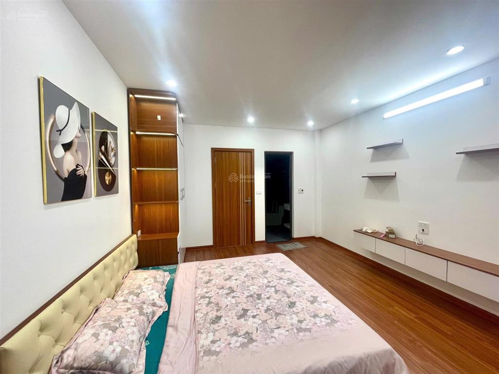 Nhà đẹp 5 tầng lô góc 4 mặt thoáng, tặng full nội thất