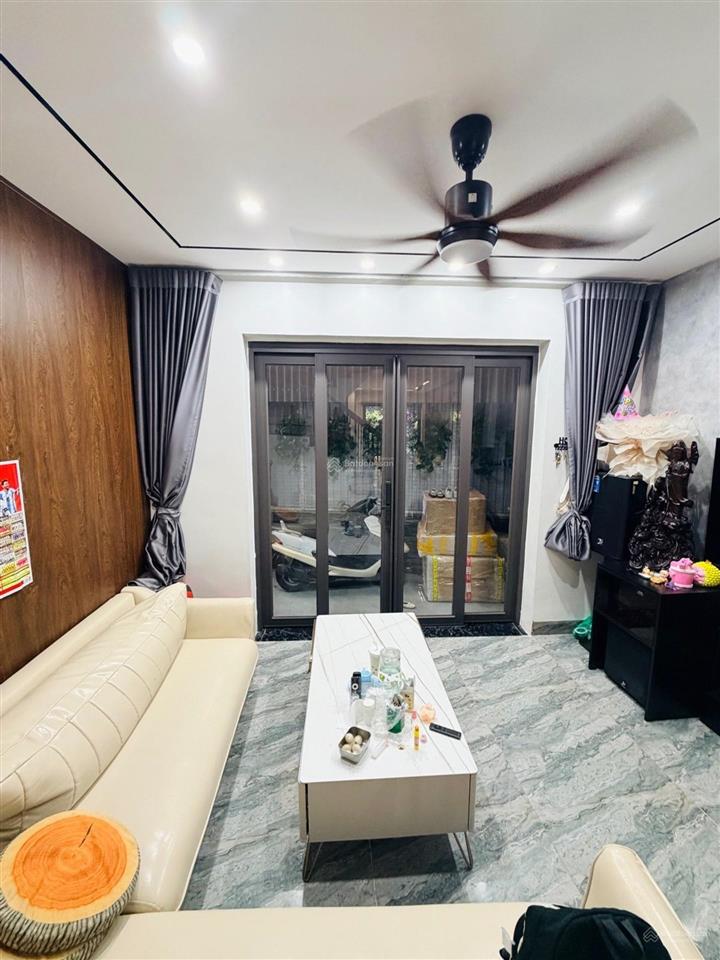 Nguyễn văn cừ, long biên, 50m2 mặt tiền 4,2m 4 tầng giá 9,9 tỷ