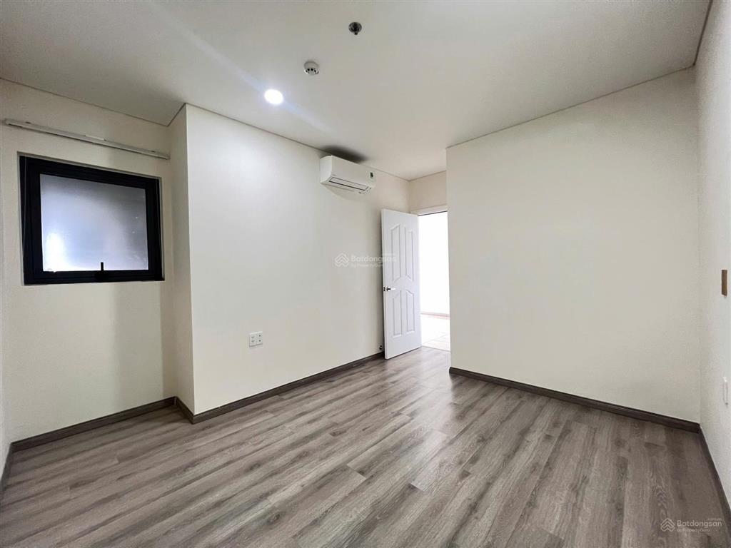 Cho thuê căn hộ 2 phòng ngủ monarchy, không nội thất, tầng cao view sông