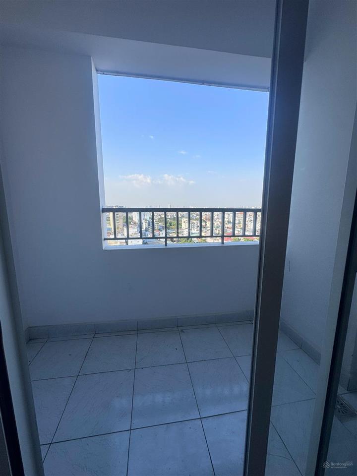 Bán căn góc 68m2 lô a chung cư 1050. ban công view trường bình hòa. tầng cao thoáng mát