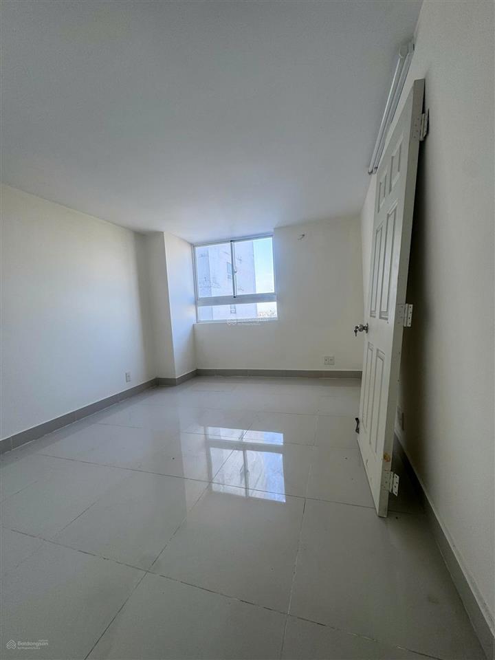 Bán căn góc 68m2 lô a chung cư 1050. ban công view trường bình hòa. tầng cao thoáng mát