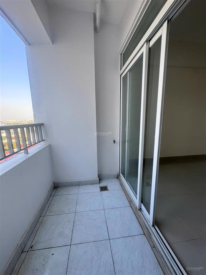 Bán căn góc 68m2 lô a chung cư 1050. ban công view trường bình hòa. tầng cao thoáng mát