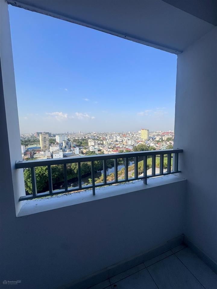 Bán căn góc 68m2 lô a chung cư 1050. ban công view trường bình hòa. tầng cao thoáng mát