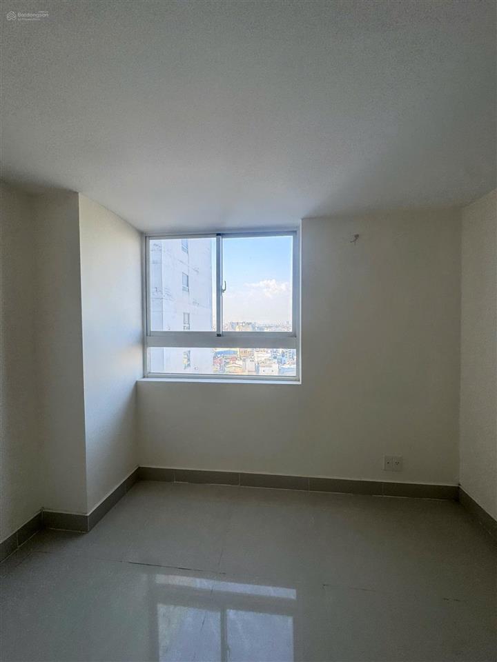 Bán căn góc 68m2 lô a chung cư 1050. ban công view trường bình hòa. tầng cao thoáng mát
