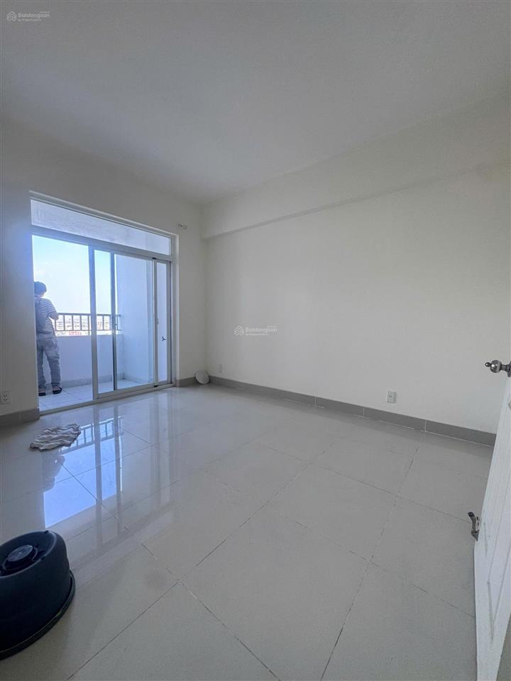 Bán căn góc 68m2 lô a chung cư 1050. ban công view trường bình hòa. tầng cao thoáng mát