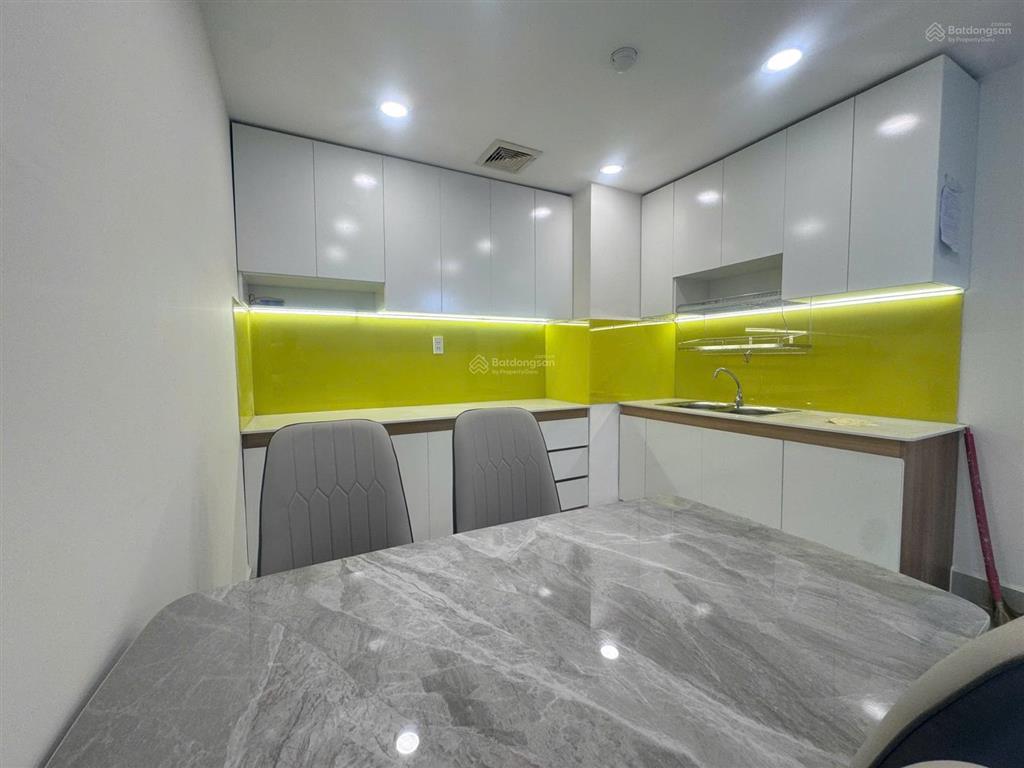 Bán căn hộ tầng 19, lô a của c.cư 1050 phan chu trinh, có sẵn 2pn + 2wc. tặng bộ tủ bếp kịch trần