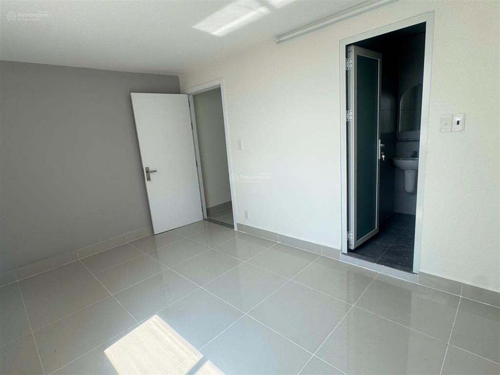 Bán căn hộ tầng 19, lô a của c.cư 1050 phan chu trinh, có sẵn 2pn + 2wc. tặng bộ tủ bếp kịch trần