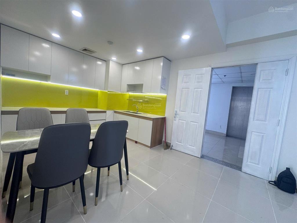 Bán căn hộ tầng 19, lô a của c.cư 1050 phan chu trinh, có sẵn 2pn + 2wc. tặng bộ tủ bếp kịch trần