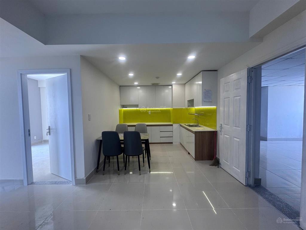 Bán căn hộ tầng 19, lô a của c.cư 1050 phan chu trinh, có sẵn 2pn + 2wc. tặng bộ tủ bếp kịch trần