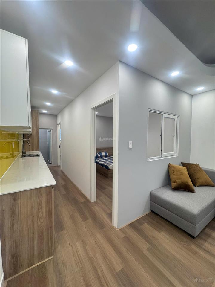 Nằm ngay sát vòng xoay hàng xanh, chung cư thang bộ 2h đinh bộ lĩnh 55m có 2pn + 2wc full nội thất