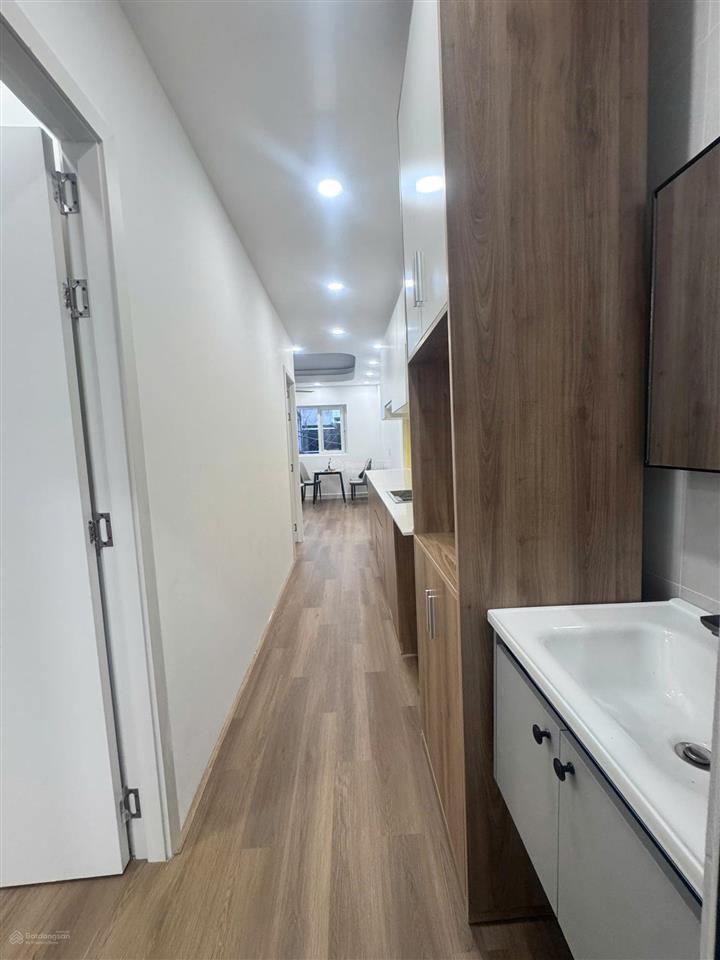 Nằm ngay sát vòng xoay hàng xanh, chung cư thang bộ 2h đinh bộ lĩnh 55m có 2pn + 2wc full nội thất