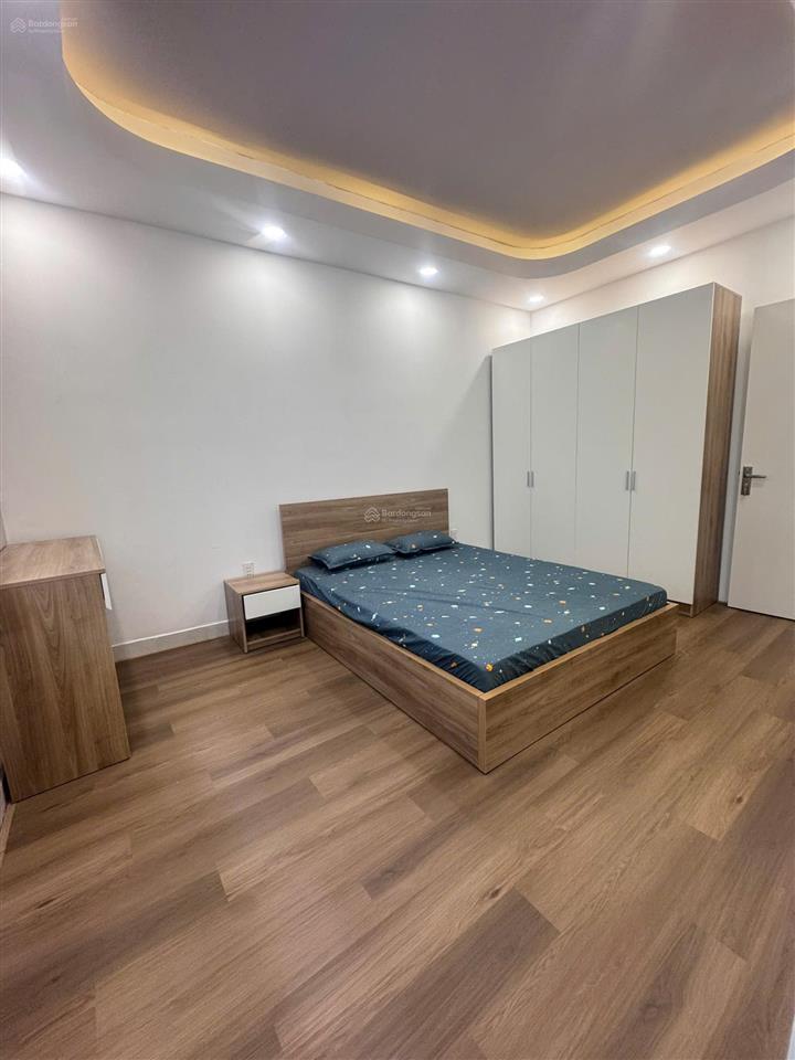 Nằm ngay sát vòng xoay hàng xanh, chung cư thang bộ 2h đinh bộ lĩnh 55m có 2pn + 2wc full nội thất