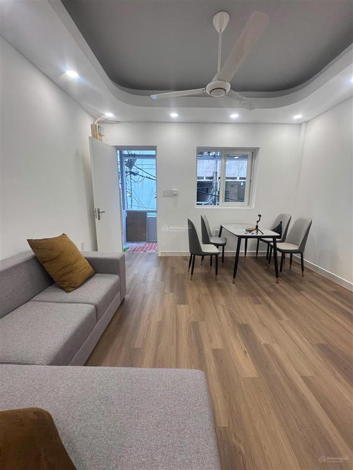Nằm ngay sát vòng xoay hàng xanh, chung cư thang bộ 2h đinh bộ lĩnh 55m có 2pn + 2wc full nội thất