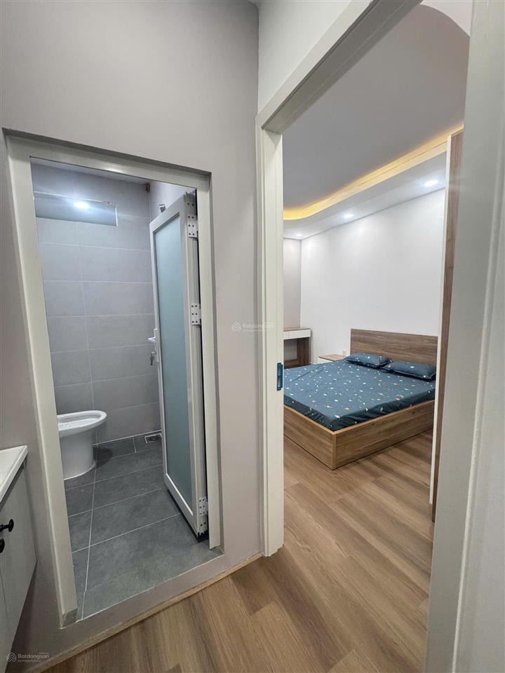 Nằm ngay sát vòng xoay hàng xanh, chung cư thang bộ 2h đinh bộ lĩnh 55m có 2pn + 2wc full nội thất