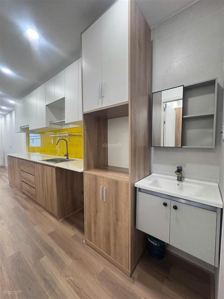 Nằm ngay sát vòng xoay hàng xanh, chung cư thang bộ 2h đinh bộ lĩnh 55m có 2pn + 2wc full nội thất