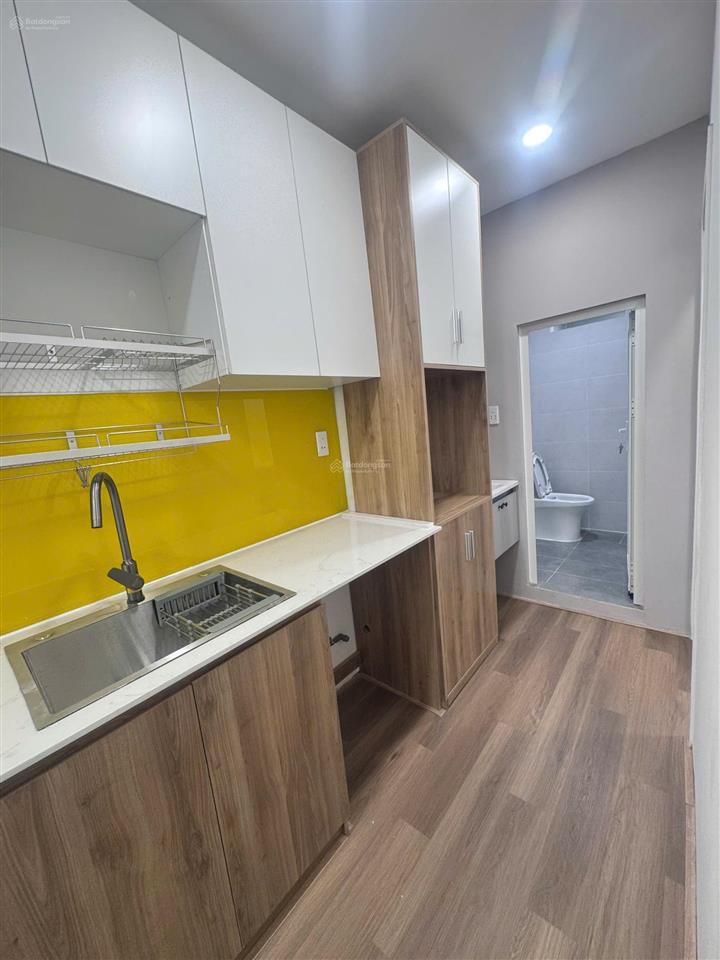 Nằm ngay sát vòng xoay hàng xanh, chung cư thang bộ 2h đinh bộ lĩnh 55m có 2pn + 2wc full nội thất