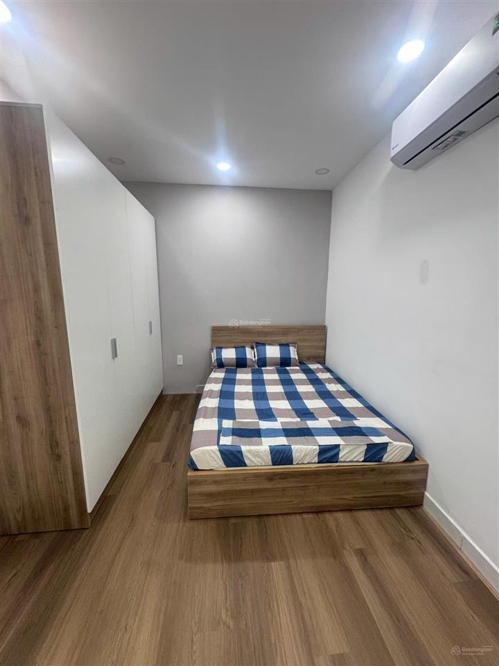 Nằm ngay sát vòng xoay hàng xanh, chung cư thang bộ 2h đinh bộ lĩnh 55m có 2pn + 2wc full nội thất
