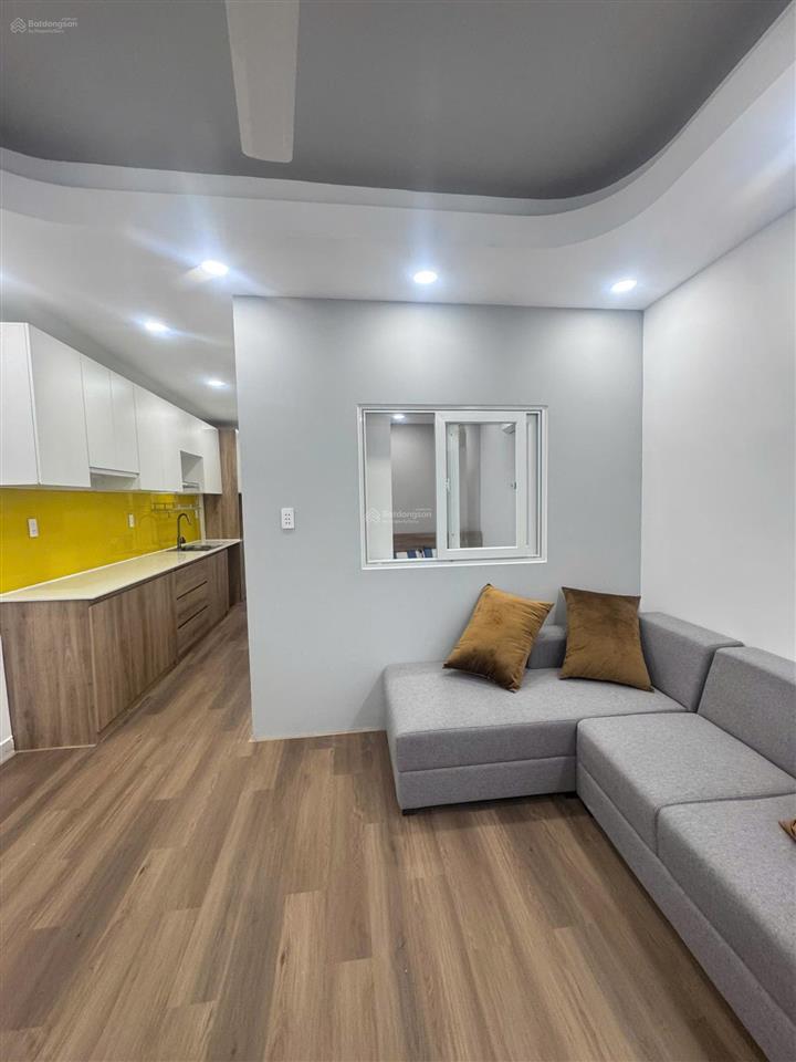 Nằm ngay sát vòng xoay hàng xanh, chung cư thang bộ 2h đinh bộ lĩnh 55m có 2pn + 2wc full nội thất